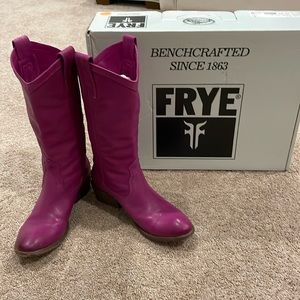 Frye Carson Pull On Berry Boots Size 6